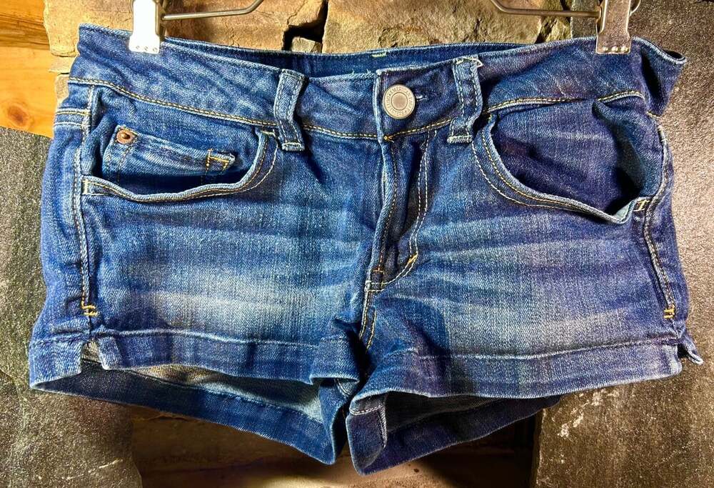 American Eagle Outfitters Girl’s Denim Blue Short Shorts stretch size 6